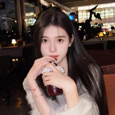 九顶假发的女孩